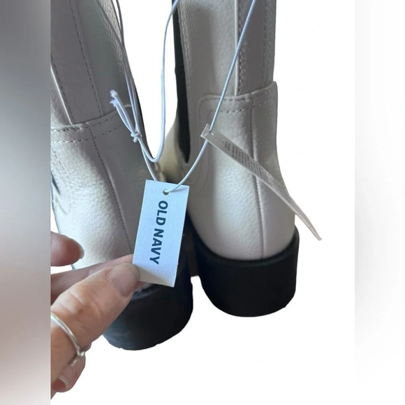 Old Navy Faux Leather Chelsea Boot size 9 - Picture 7 of 9